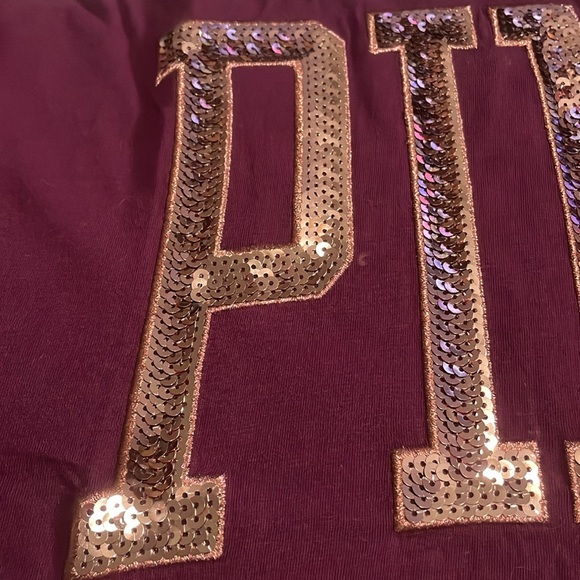NWTs Ladies “PINK” sequin accent top. Maroon with cream upper part. Sz XS - Picture 6 of 12